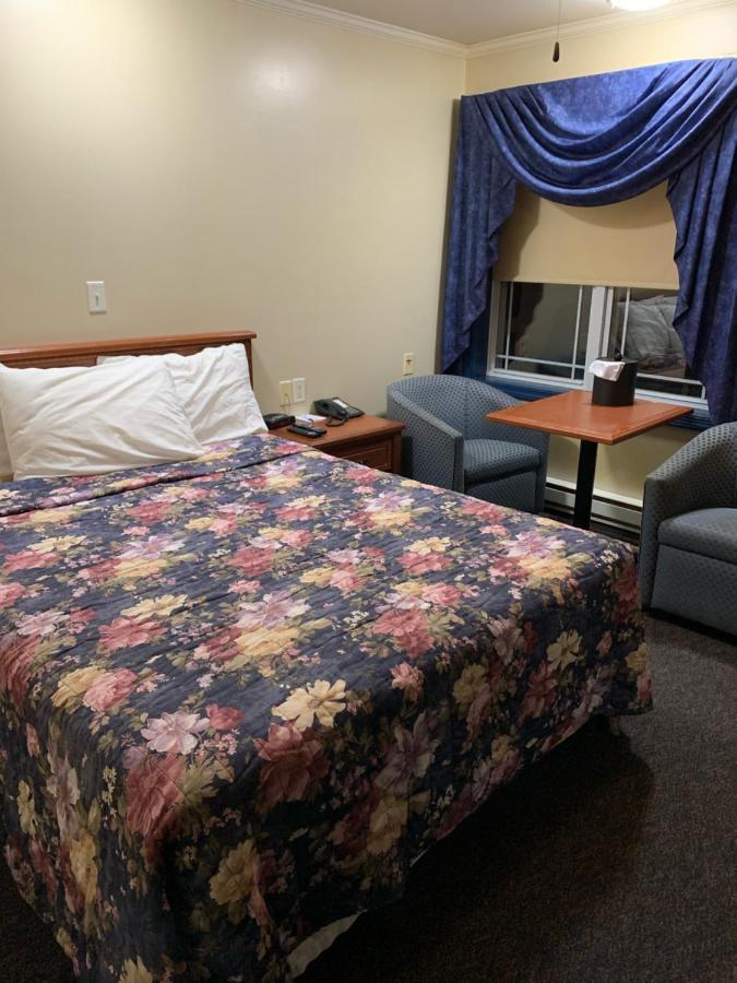 Travelodge By Wyndham Фредериктон Экстерьер фото