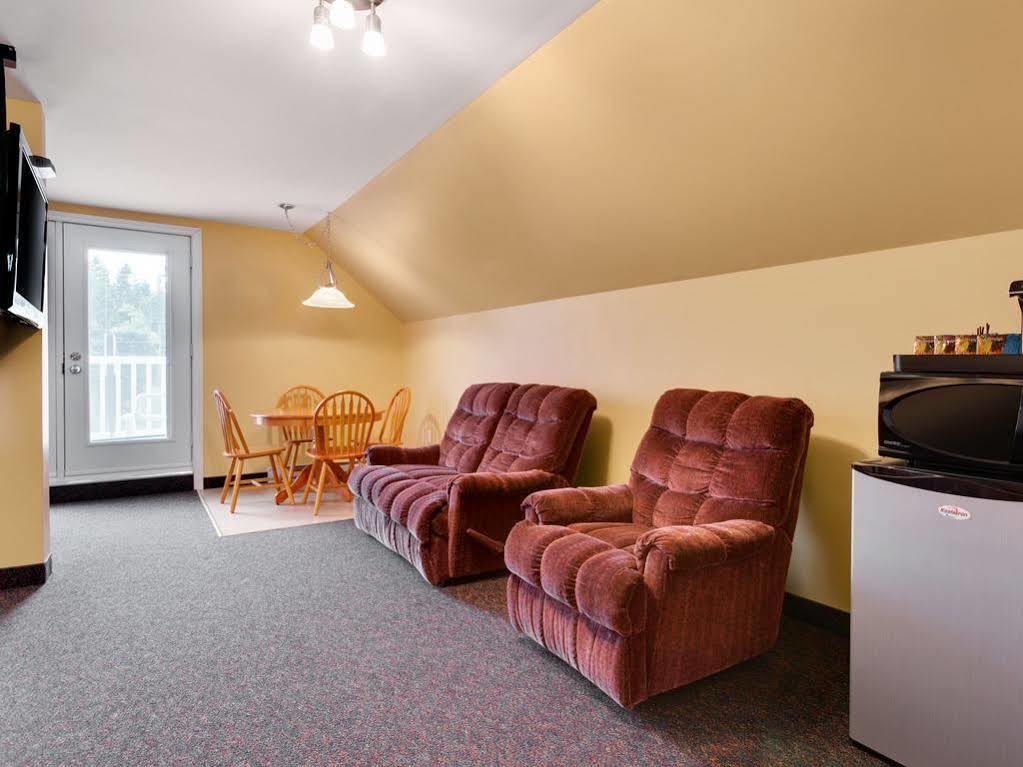 Travelodge By Wyndham Фредериктон Экстерьер фото